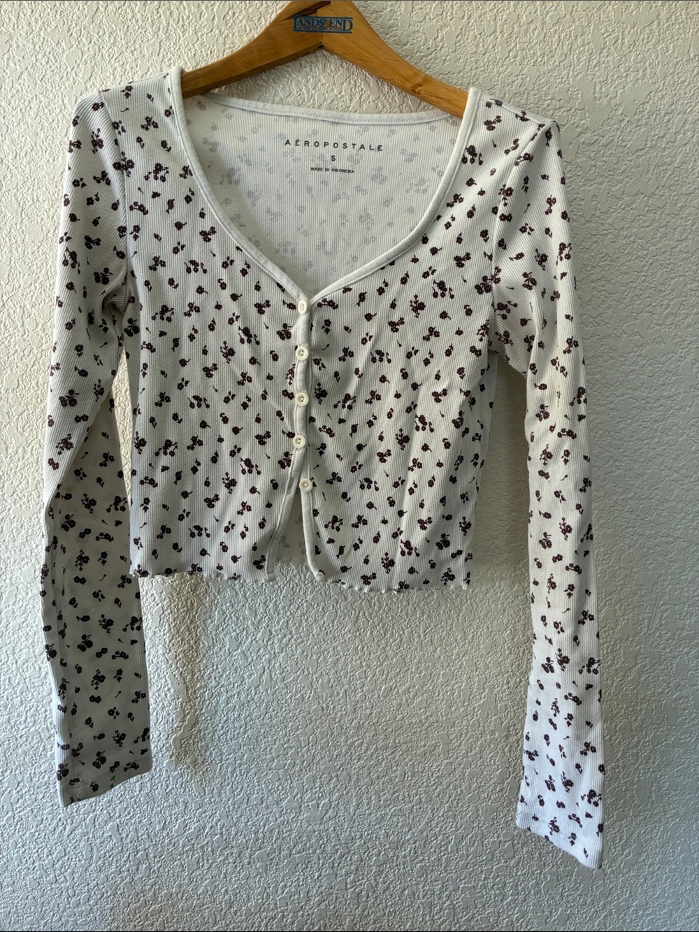 Aeropostale White Cropped Button-Front Top with Burgundy Floral Print
